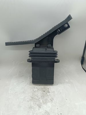 La válvula de control hidráulica del pedal de los recambios del excavador unidireccional actúa el triturador